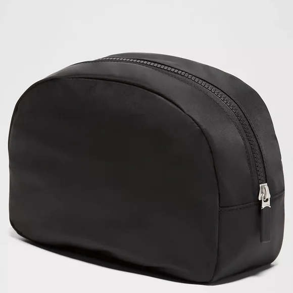 lululemon athletica Black City Essentials Bag - Picture 8 of 8